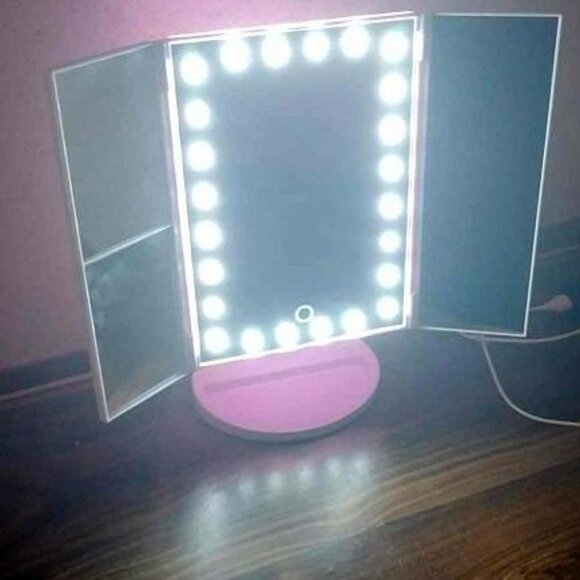 Nearly New White Tri-Fold Battery operated Lighted Mirror with USB power option - Picture 1 of 6